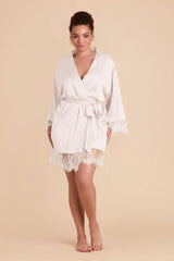 Claudette Robe